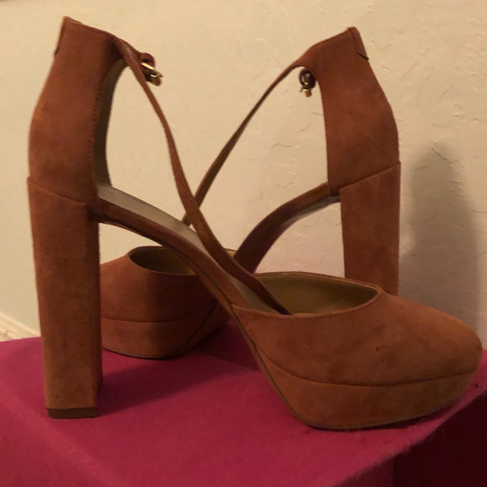 Heels - Picture 3 of 3
